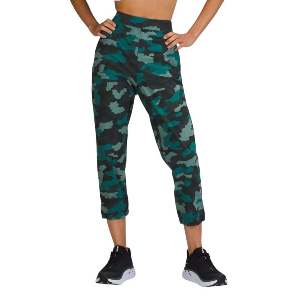 LULULEMON Adapted State HR Cropped Jogger size 0